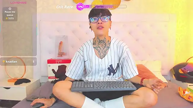 Snapshot of b3k_afrodict chatting on 11-19-25, 03:50 b3k afrodict online show from 11-19-25, 03:50