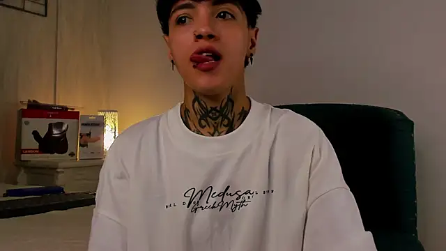 Snapshot of b3k_afrodict chatting on 11-24-25, 04:12 b3k afrodict online show from 11-24-25, 04:12