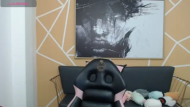 Snapshot of olivia_russo_ chatting on 10-24-25, 08:16 olivia russo online show from 10-24-25, 08:16