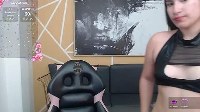 Snapshot of olivia_russo_ chatting on 11-22-25, 08:08 olivia russo online show from 11-22-25, 08:08