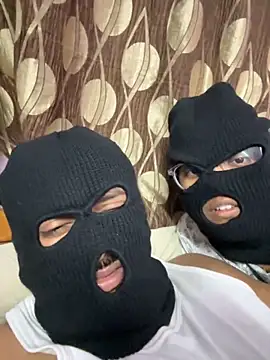 Snapshot of VVcouple chatting on 10-04-25, 06:06 VVcouple online show from 10-04-25, 06:06