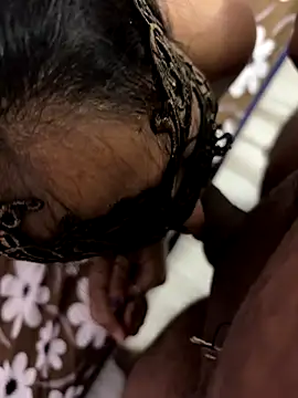 Snapshot of VVcouple chatting on 11-27-25, 05:48 VVcouple online show from 11-27-25, 05:48