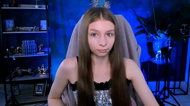 Snapshot of JulieDaniel chatting on 06-18-26, 04:13 JulieDaniel online show from 06-18-26, 04:13