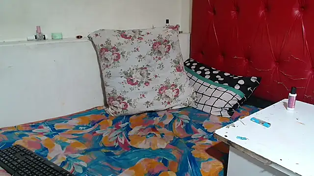 Snapshot of SexyChantyBabe25 chatting on 02-18-26, 01:45 SexyChantyBabe25 online show from 02-18-26, 01:45