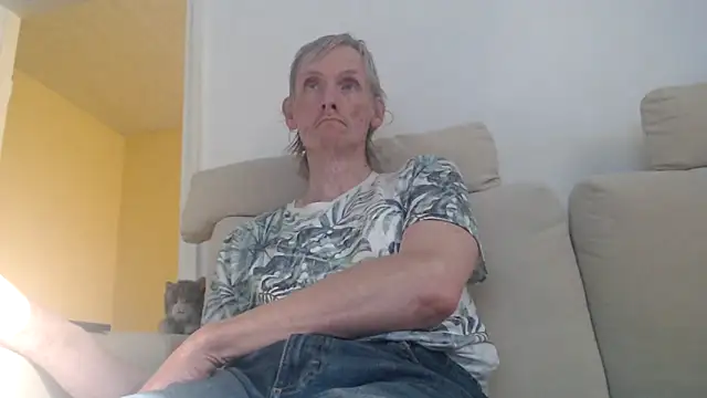 Snapshot of k74robert chatting on 10-29-25, 12:18 k74robert online show from 10-29-25, 12:18