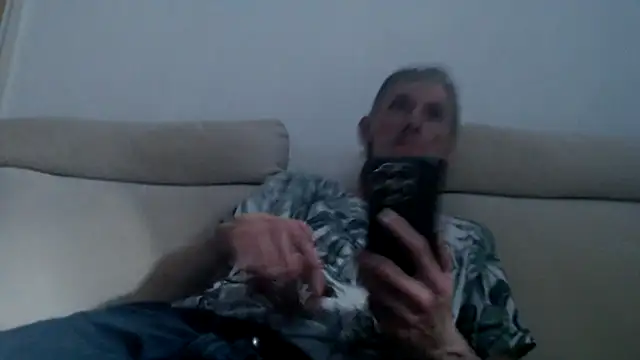 Snapshot of k74robert chatting on 11-03-25, 01:45 k74robert online show from 11-03-25, 01:45
