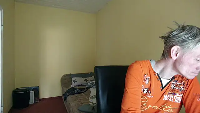 Snapshot of k74robert chatting on 02-21-26, 09:32 k74robert online show from 02-21-26, 09:32