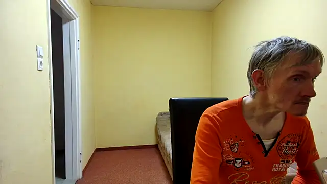 Snapshot of k74robert chatting on 04-12-26, 01:16 k74robert online show from 04-12-26, 01:16