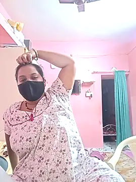 Snapshot of biggbobbsgirl chatting on 11-10-25, 04:17 biggbobbsgirl online show from 11-10-25, 04:17