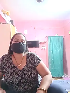 Snapshot of biggbobbsgirl chatting on 11-29-25, 06:00 biggbobbsgirl online show from 11-29-25, 06:00