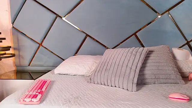 marcela rojas online show from 10-16-25, 11:33