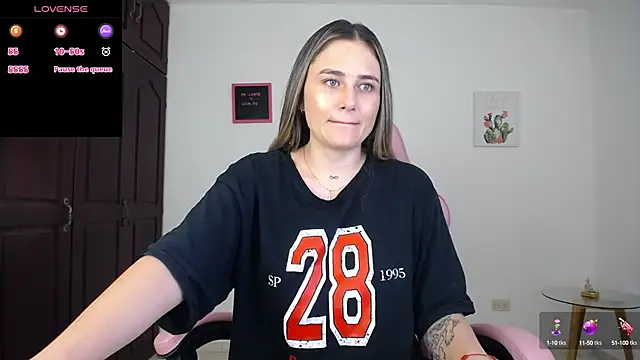 Snapshot of Veronika__Winslow_ chatting on 09-16-25, 06:47 Veronika Winslow online show from 09-16-25, 06:47