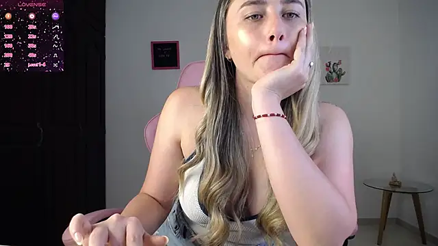 Snapshot of Veronika__Winslow_ chatting on 09-18-25, 05:53 Veronika Winslow online show from 09-18-25, 05:53