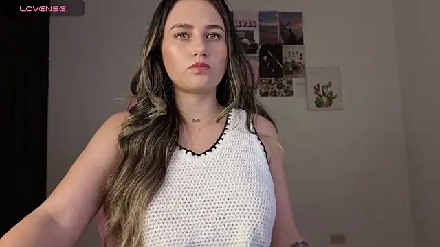 Snapshot of Veronika__Winslow_ chatting on 05-15-26, 06:42 Veronika Winslow online show from 05-15-26, 06:42