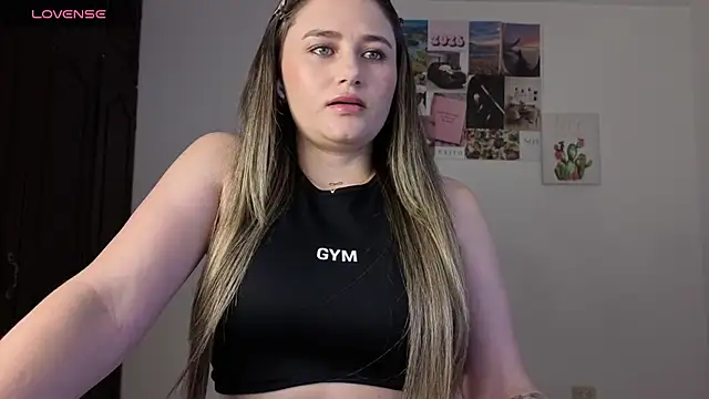 Snapshot of Veronika__Winslow_ chatting on 05-20-26, 04:29 Veronika Winslow online show from 05-20-26, 04:29