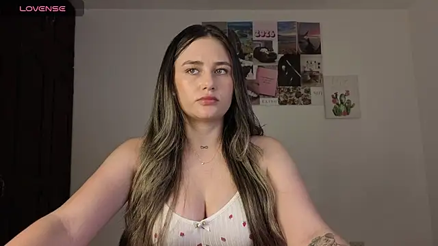Snapshot of Veronika__Winslow_ chatting on 05-28-26, 05:16 Veronika Winslow online show from 05-28-26, 05:16