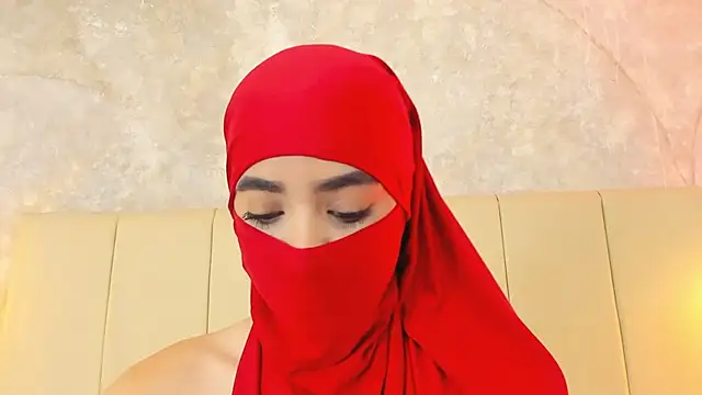 Snapshot of nayiraa_ chatting on 05-12-26, 11:40 nayiraa online show from 05-12-26, 11:40
