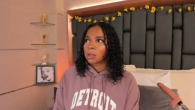 LisaMendez online show from 11-21-25, 11:03