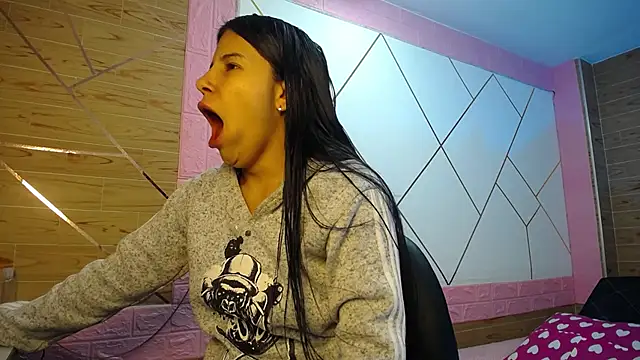 isabella rossee online show from 11-13-25, 08:19