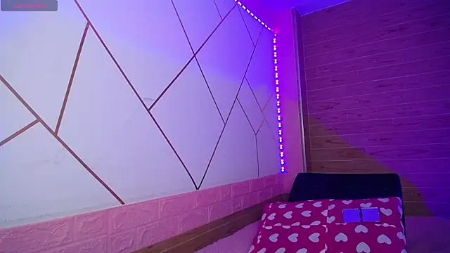 isabella rossee online show from 11-18-25, 08:46