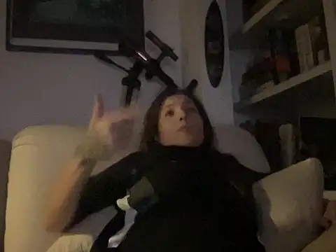 Snapshot of dddasani chatting on 11-15-25, 04:10 dddasani online show from 11-15-25, 04:10