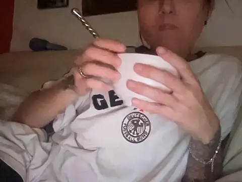 Snapshot of dddasani chatting on 11-17-25, 02:06 dddasani online show from 11-17-25, 02:06