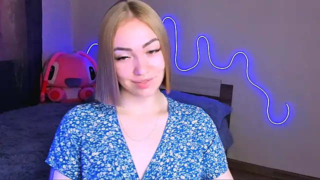 Snapshot of LaraKrein_lk chatting on 09-15-25, 11:10 LaraKrein lk online show from 09-15-25, 11:10