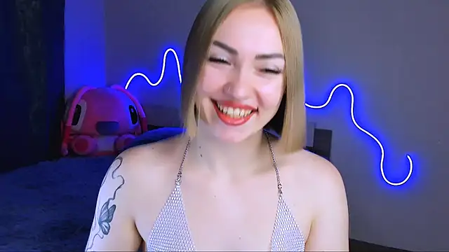 Snapshot of LaraKrein_lk chatting on 09-19-25, 02:29 LaraKrein lk online show from 09-19-25, 02:29