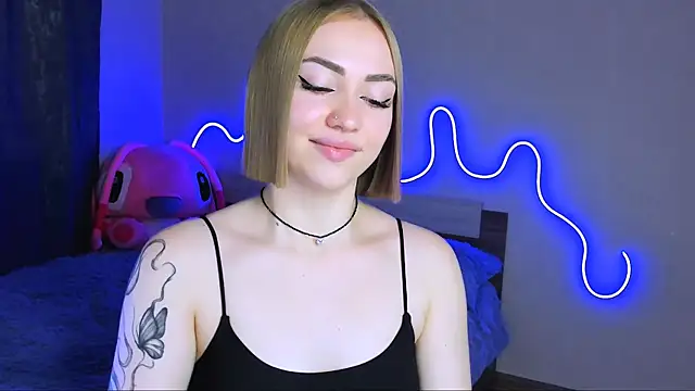 Snapshot of LaraKrein_lk chatting on 09-20-25, 01:56 LaraKrein lk online show from 09-20-25, 01:56