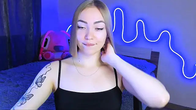 Snapshot of LaraKrein_lk chatting on 10-08-25, 11:41 LaraKrein lk online show from 10-08-25, 11:41