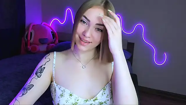 Snapshot of LaraKrein_lk chatting on 10-14-25, 10:49 LaraKrein lk online show from 10-14-25, 10:49