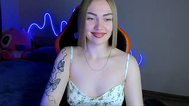 Snapshot of LaraKrein_lk chatting on 10-22-25, 07:35 LaraKrein lk online show from 10-22-25, 07:35