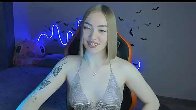 Snapshot of LaraKrein_lk chatting on 10-29-25, 02:52 LaraKrein lk online show from 10-29-25, 02:52