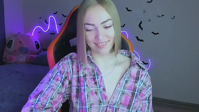 Snapshot of LaraKrein_lk chatting on 11-01-25, 01:24 LaraKrein lk online show from 11-01-25, 01:24