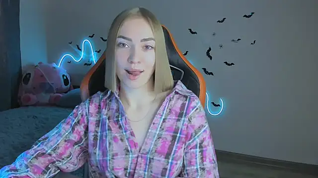 Snapshot of LaraKrein_lk chatting on 11-02-25, 11:56 LaraKrein lk online show from 11-02-25, 11:56