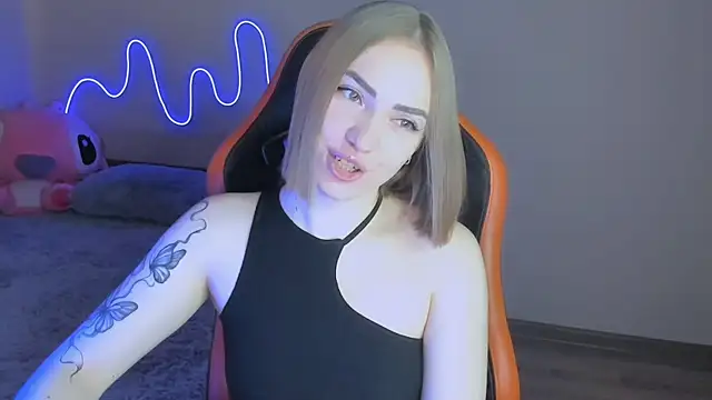 Snapshot of LaraKrein_lk chatting on 11-15-25, 10:45 LaraKrein lk online show from 11-15-25, 10:45