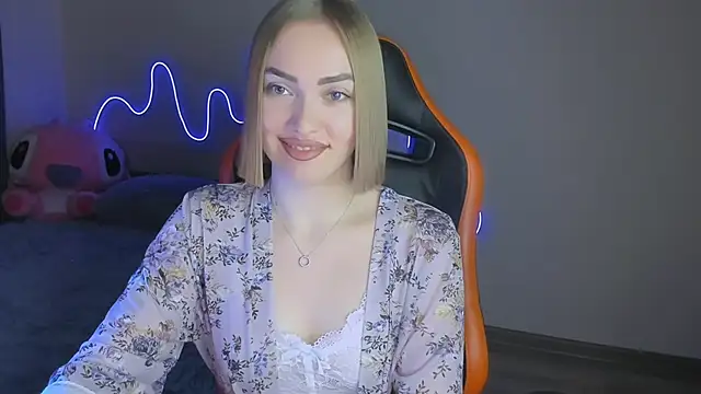 Snapshot of LaraKrein_lk chatting on 11-24-25, 03:12 LaraKrein lk online show from 11-24-25, 03:12