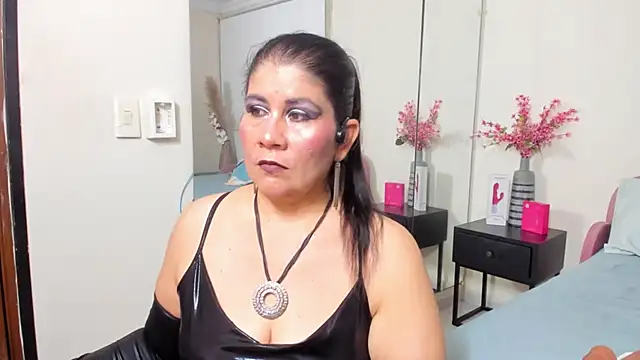 kiraGeiner online show from 03-18-26, 08:01