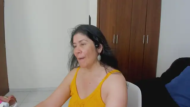 Snapshot of kiraGeiner chatting on 06-24-26, 01:04 kiraGeiner online show from 06-24-26, 01:04