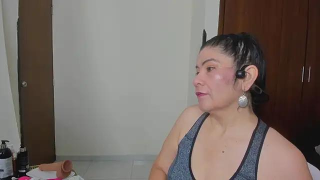 Snapshot of kiraGeiner chatting on 07-15-26, 11:26 kiraGeiner online show from 07-15-26, 11:26