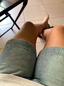 sharon-Hanna online show from 12-18-25, 01:11