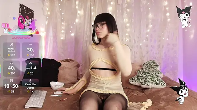 Snapshot of GothBella chatting on 12-05-25, 02:42 GothBella online show from 12-05-25, 02:42