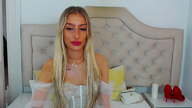 Snapshot of NatalieSensual chatting on 11-06-25, 09:10 NatalieSensual online show from 11-06-25, 09:10