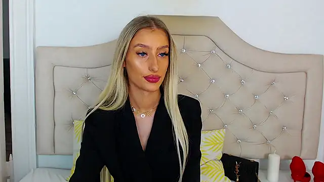 Snapshot of NatalieSensual chatting on 11-15-25, 10:01 NatalieSensual online show from 11-15-25, 10:01