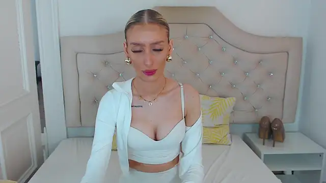 Snapshot of NatalieSensual chatting on 04-23-26, 08:46 NatalieSensual online show from 04-23-26, 08:46
