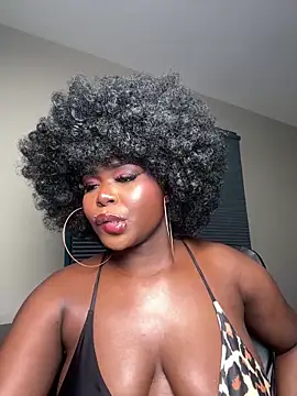 Snapshot of WomanNextdoor1 chatting on 05-06-26, 01:47 WomanNextdoor1 online show from 05-06-26, 01:47