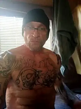 Snapshot of ShawnandDani7074 chatting on 12-16-25, 05:51 ShawnandDani7074 online show from 12-16-25, 05:51