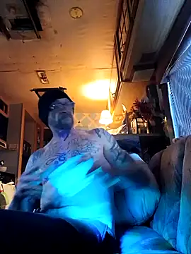 Snapshot of ShawnandDani7074 chatting on 12-21-25, 04:47 ShawnandDani7074 online show from 12-21-25, 04:47