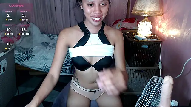 Snapshot of kourtneyluv_ chatting on 06-15-26, 04:15 kourtneyluv online show from 06-15-26, 04:15