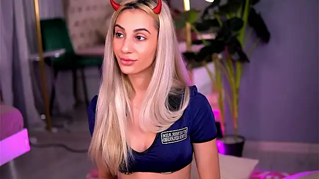 AwaLynch online show from 02-02-26, 03:38